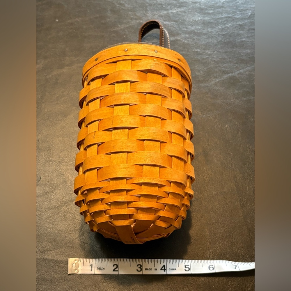 Longaberger Vtg 2001 round hanging basket with leather strap & plastic protector - Picture 8 of 8